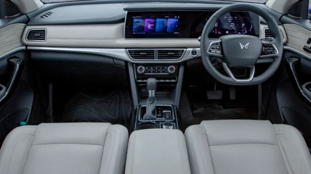 mahindra xuv700 on road price